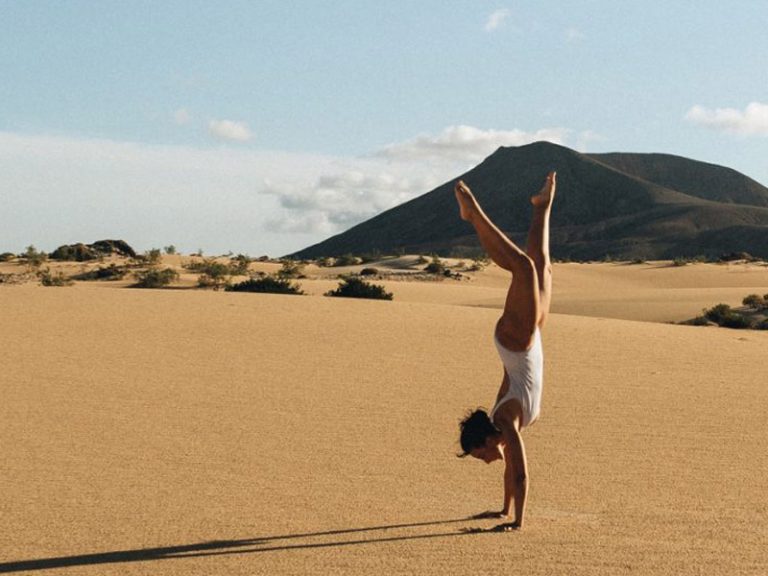 Playa de cofete handstand